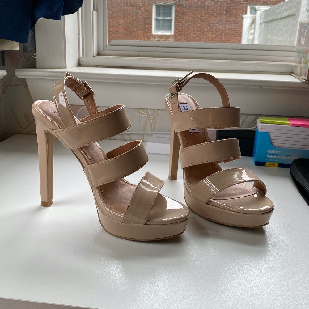 NWOT Steve Madden "Glam" Nude Patent Leather Heels